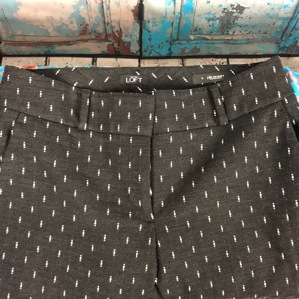 Loft Julie Skinny Pants Black 2/White specs Size 6